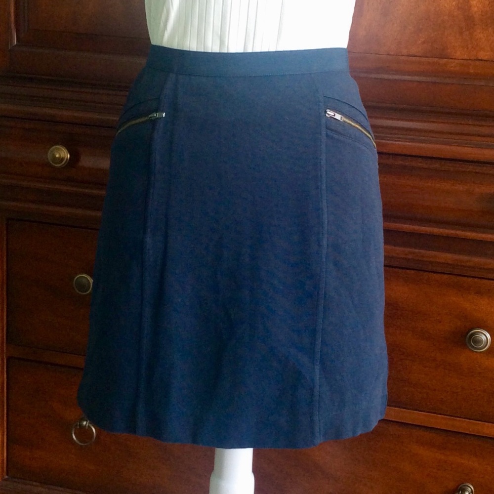 BANANA REPUBLIC NAVY BLUE STRETCH SKIRT. Size 6